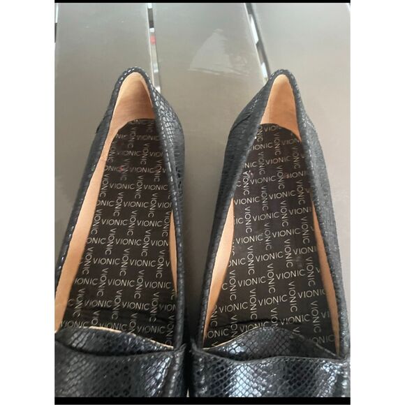 Vionic Chill Larrun Loafers Black Leather Snake Print Pull On US 7 - Picture 9 of 11